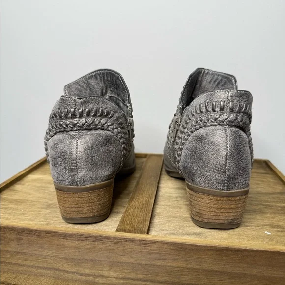 Not Rated Nosara ankle boots in a grey - Picture 6 of 10